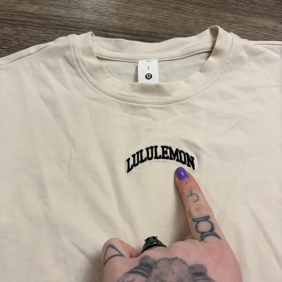 NWT Lululemon Organic Cotton Baby Tee *Collegiate (Light Ivory/Black) Size S - Picture 2 of 5